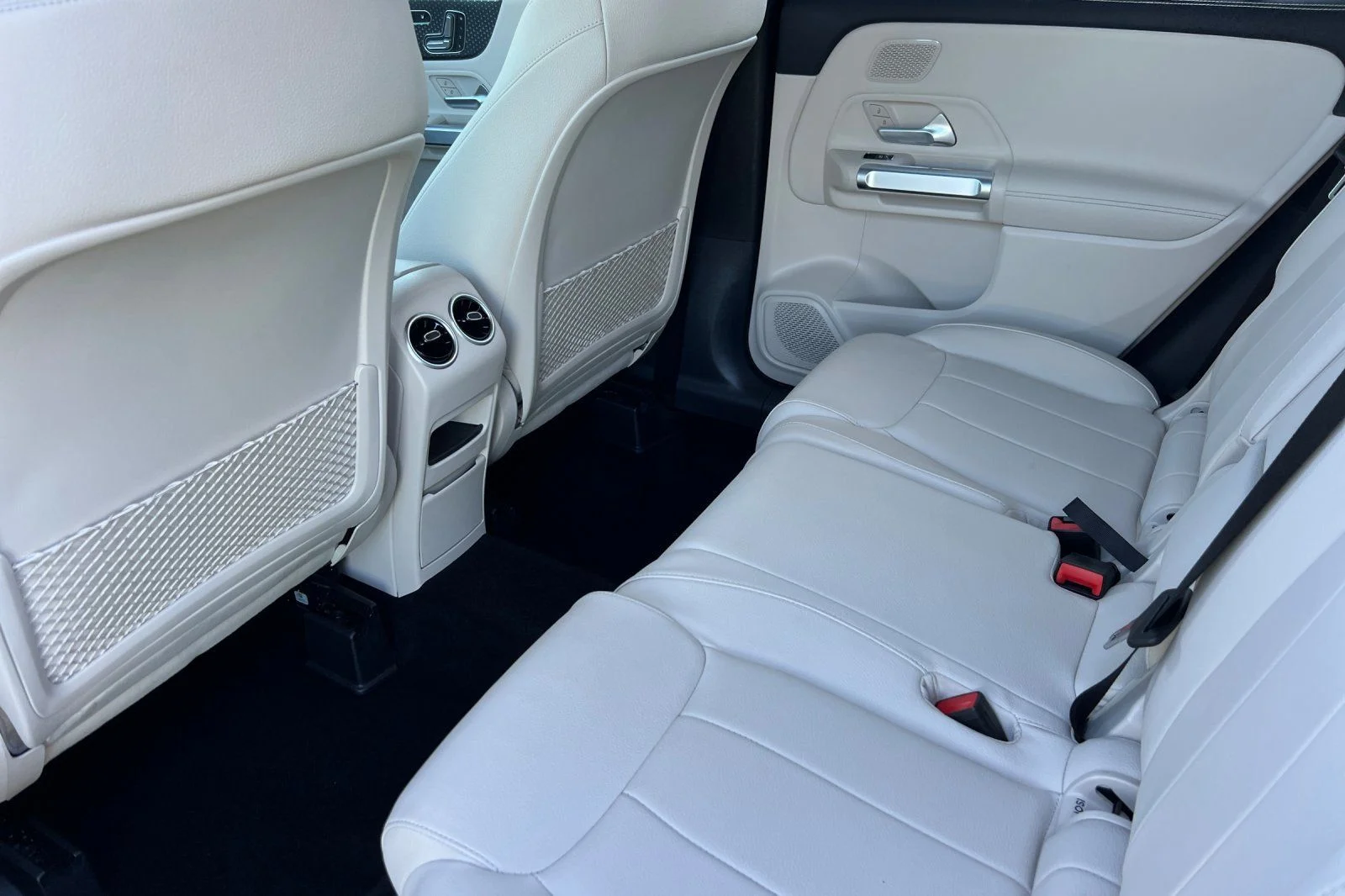 Certified Used 2026 Silver Mercedes-Benz GLB 250 image 4