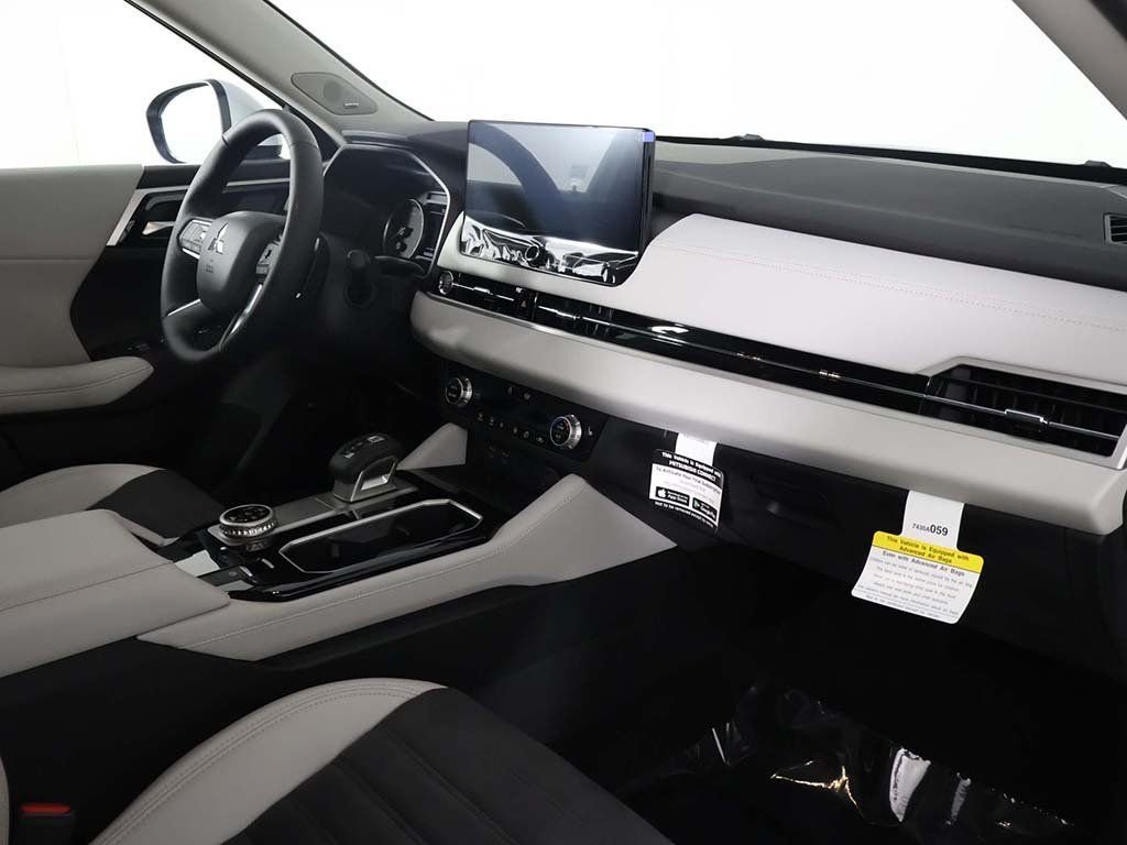 New 2026 White Mitsubishi SE 1.5T S-AWC image 30