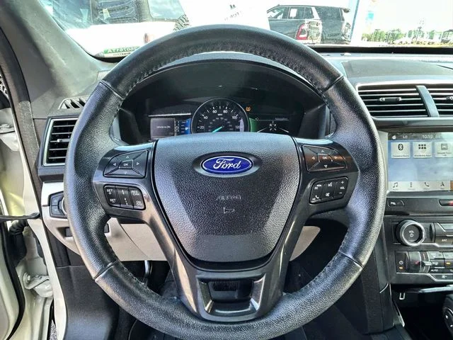 Certified Used 2018 Tan Ford XLT image 29