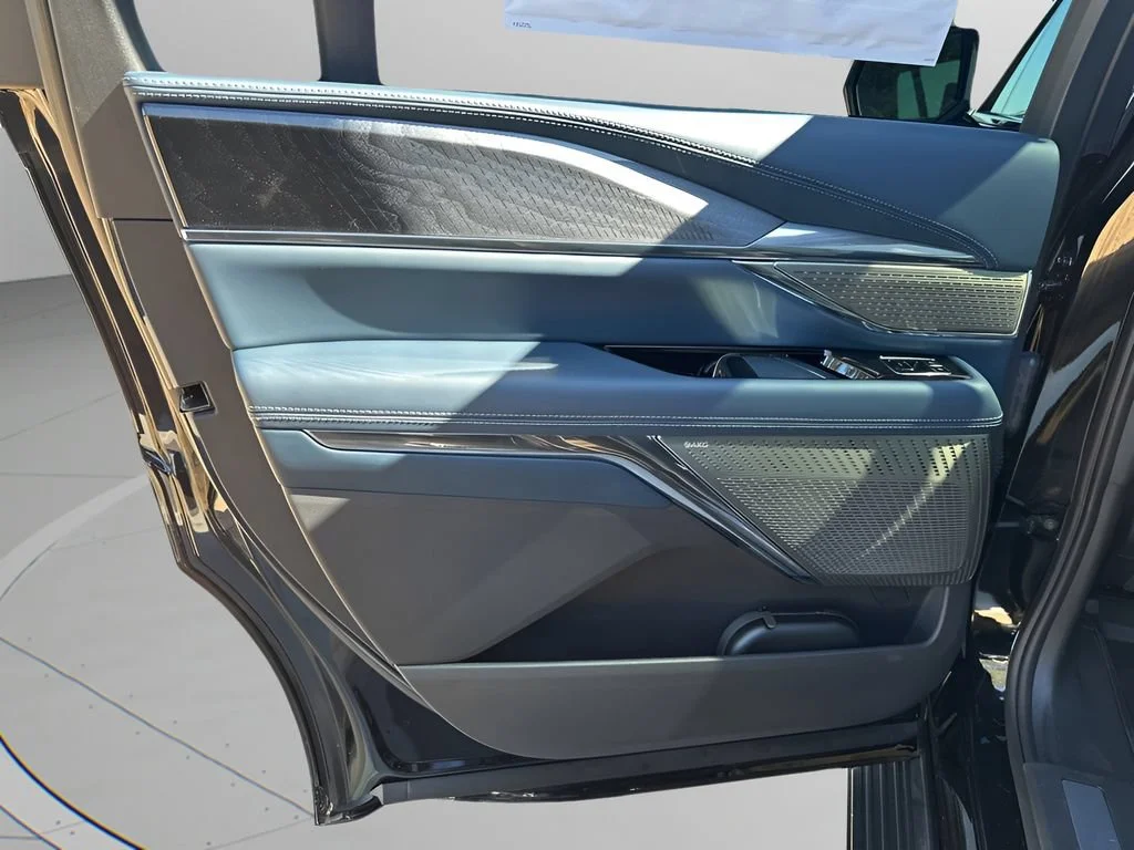 2026 Cadillac Escalade IQ Premium Luxury - Photo 18