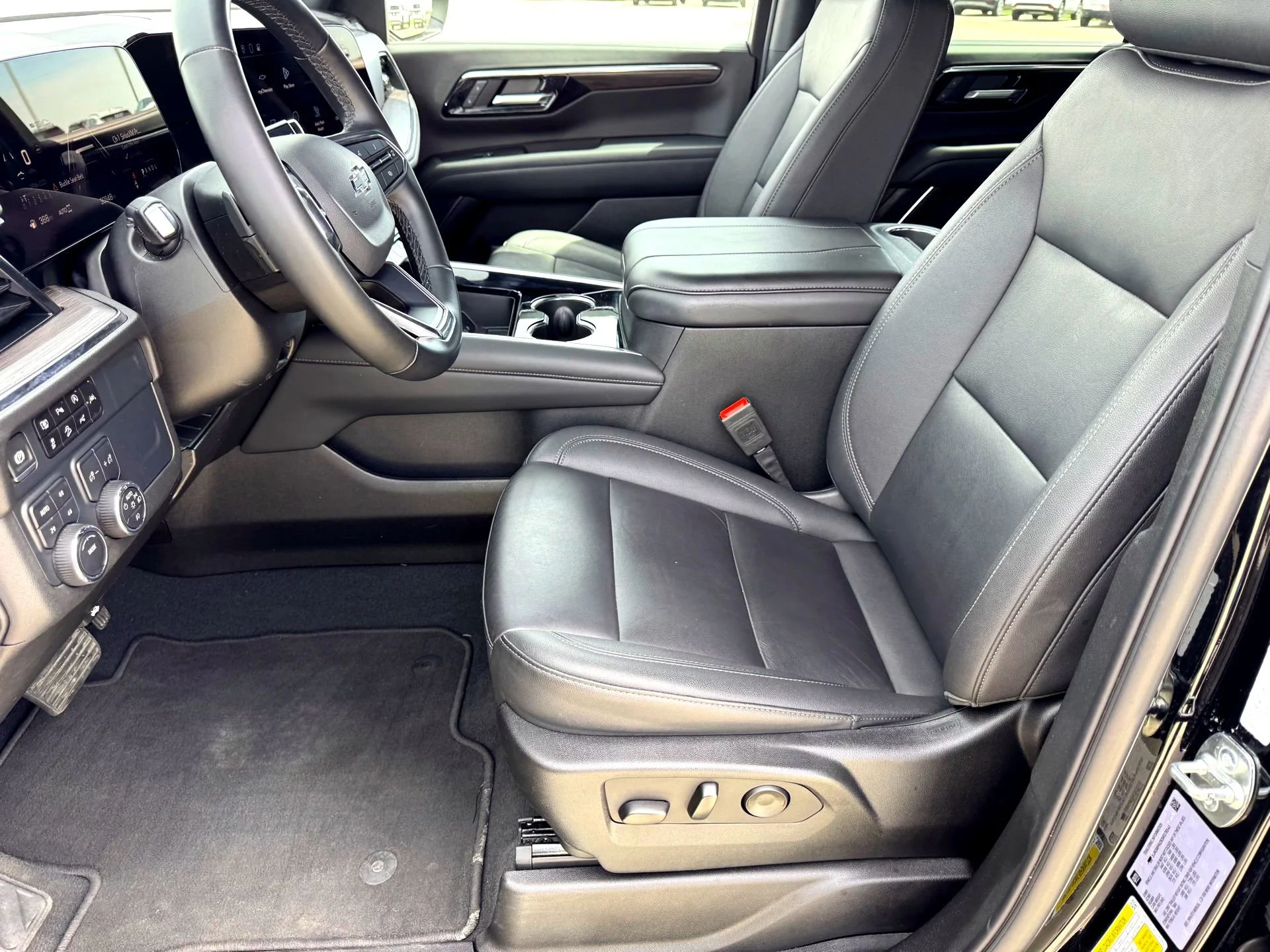 Used 2025 Black Chevrolet Z71 image 12