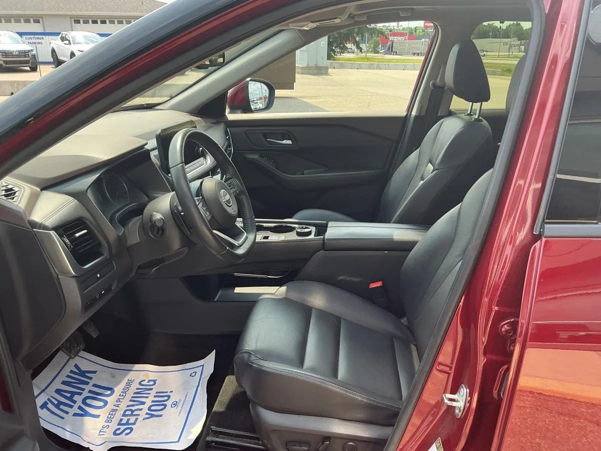 Used 2023  Nissan SL image 20
