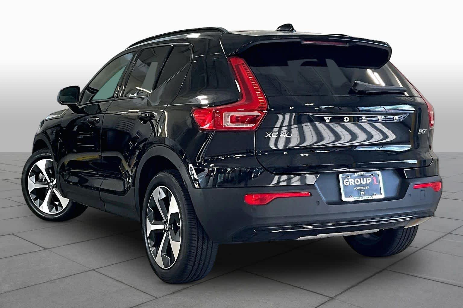 Used 2024 Onyx Black Metallic Volvo Plus Dark Theme image 12