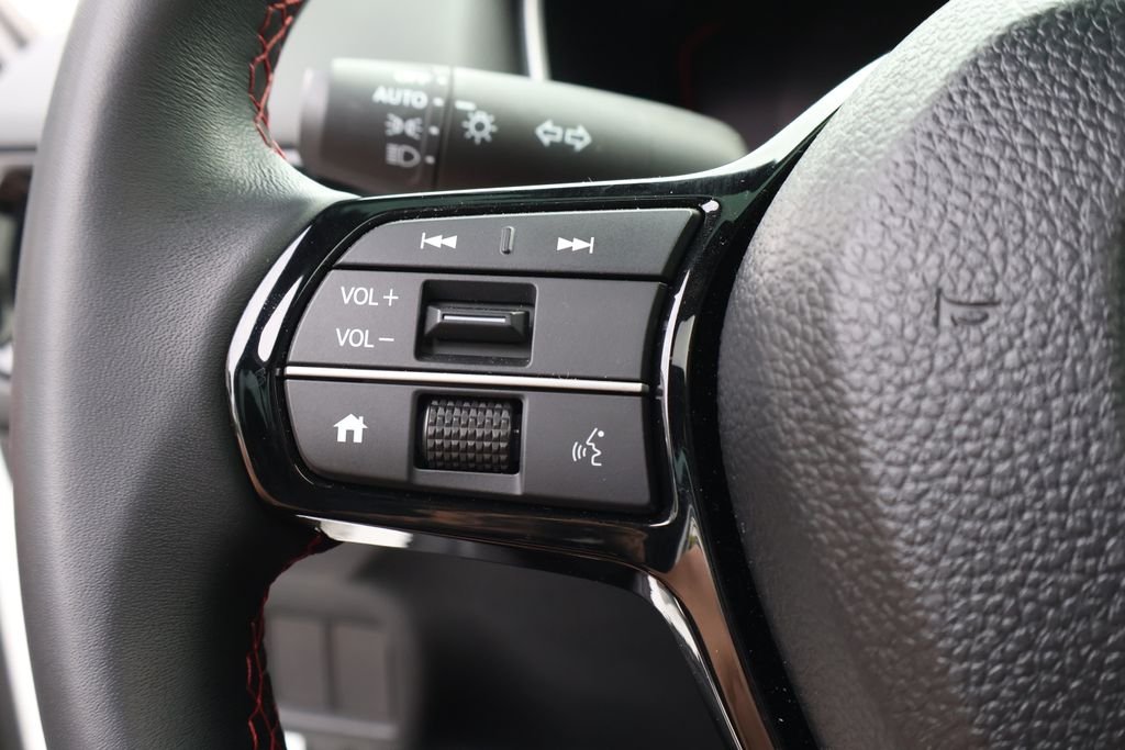 Used 2024 White Honda Base image 17
