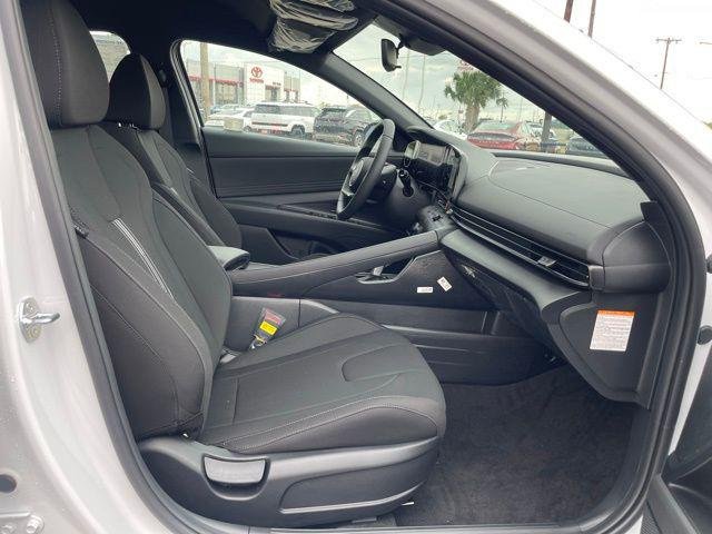 2025 Hyundai Elantra Blue - Photo 23