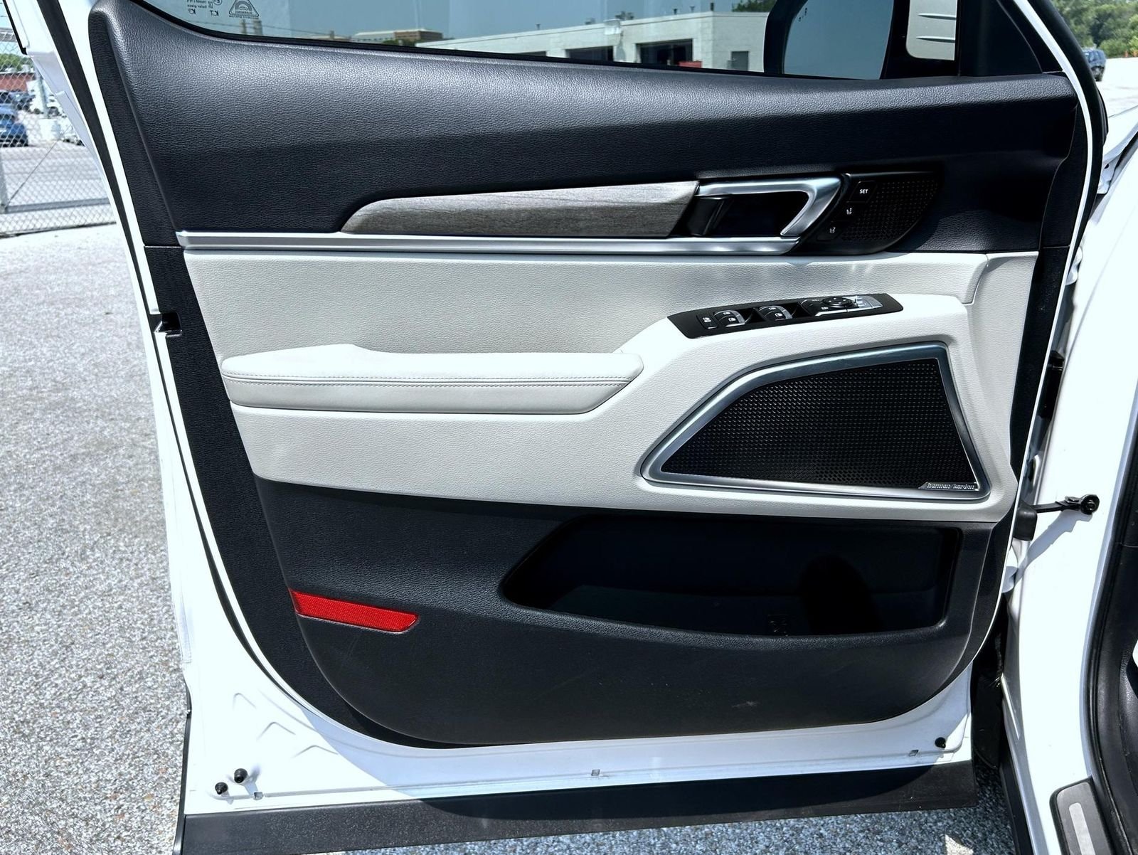 Used 2021 White Kia SX image 9