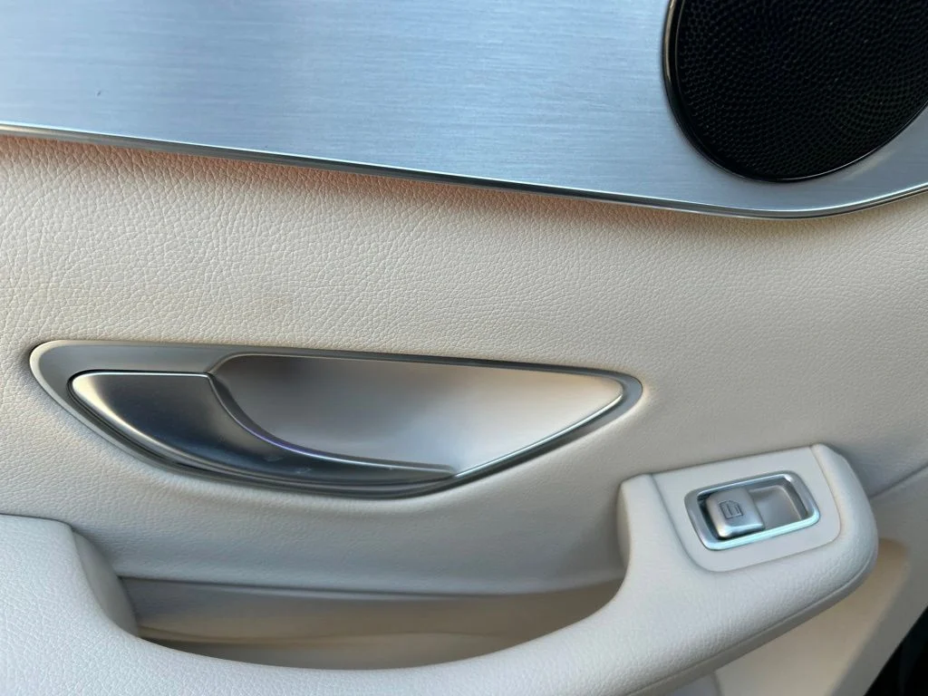Used 2022  Mercedes-Benz GLC 300 image 19
