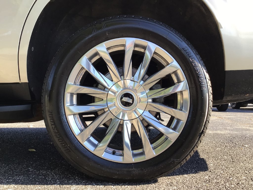 Used 2023 SANDSTONE METALLIC Cadillac 4WD Premium Luxury image 19