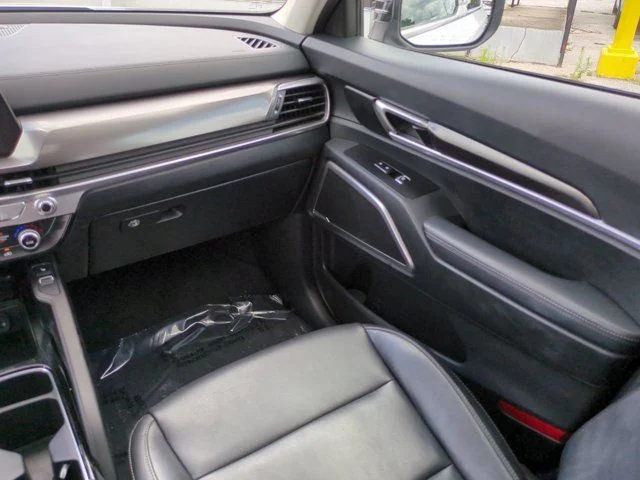 Certified Used 2025 White Kia S image 16