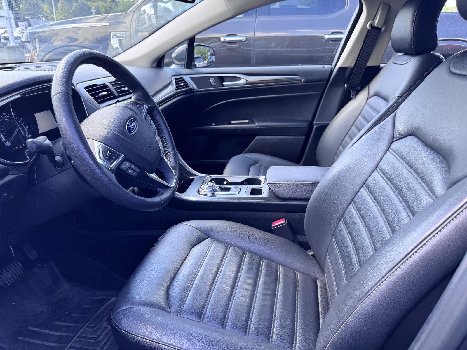 Used 2017 Magnetic Ford SE image 9
