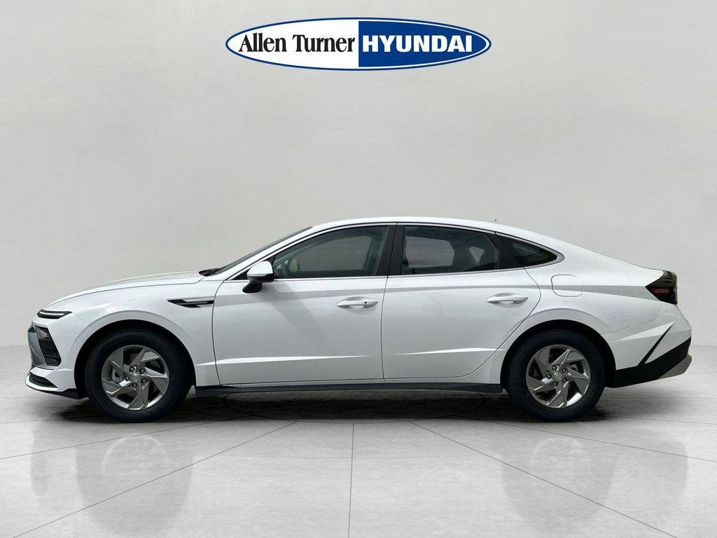 New 2026 Serenity White Hyundai SE image 4