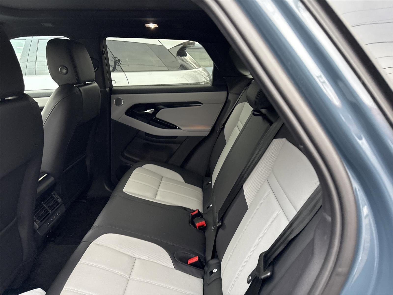 2026 Land Rover Range Rover Evoque Dynamic SE - Photo 8