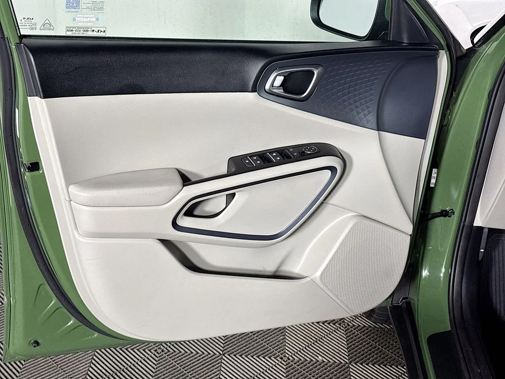 Used 2023 Green Kia EX image 10