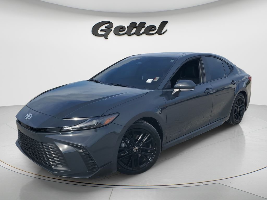 Used 2025  Toyota SE image 1