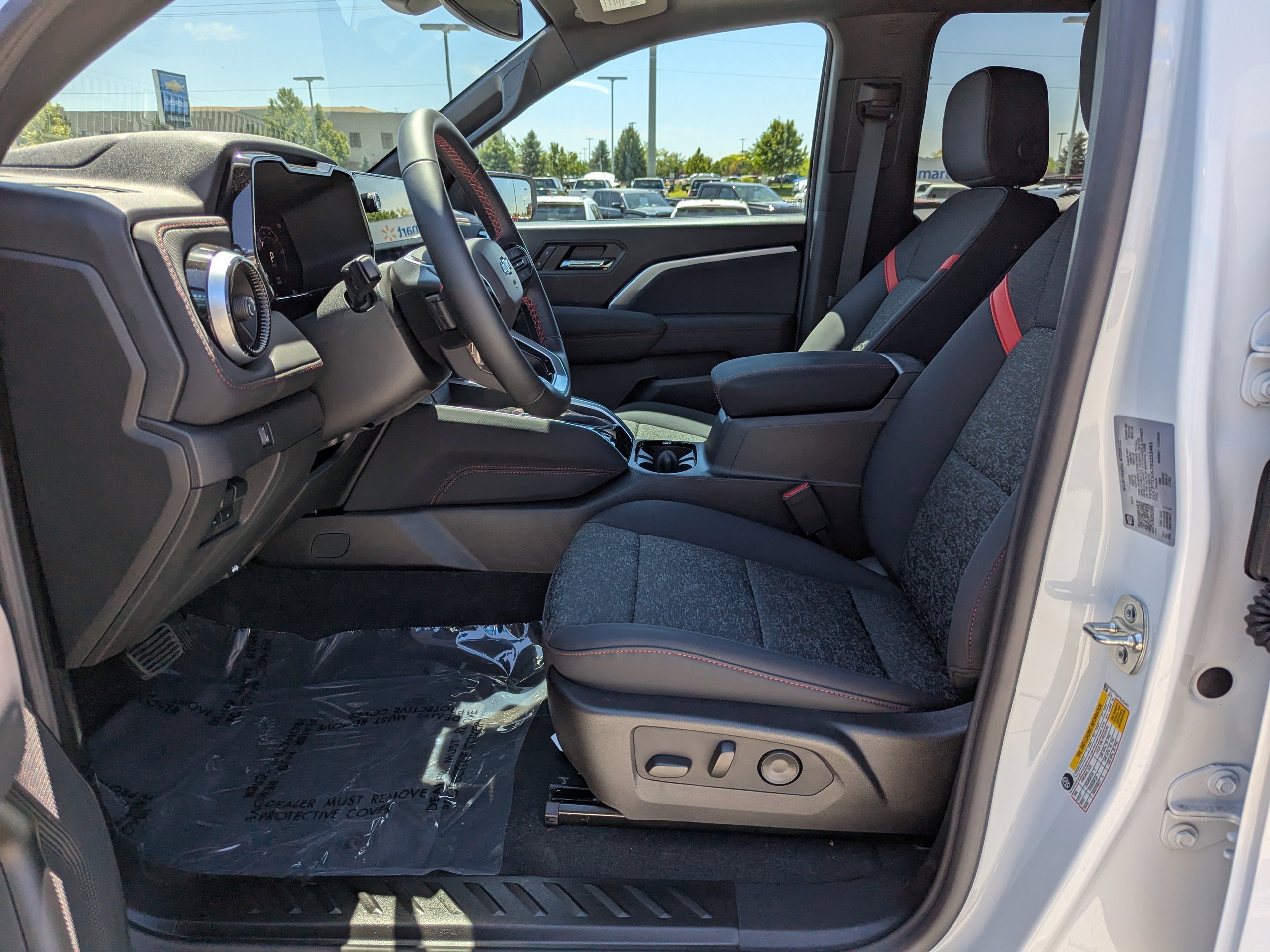 2025 Chevrolet Colorado Z71 - Photo 10