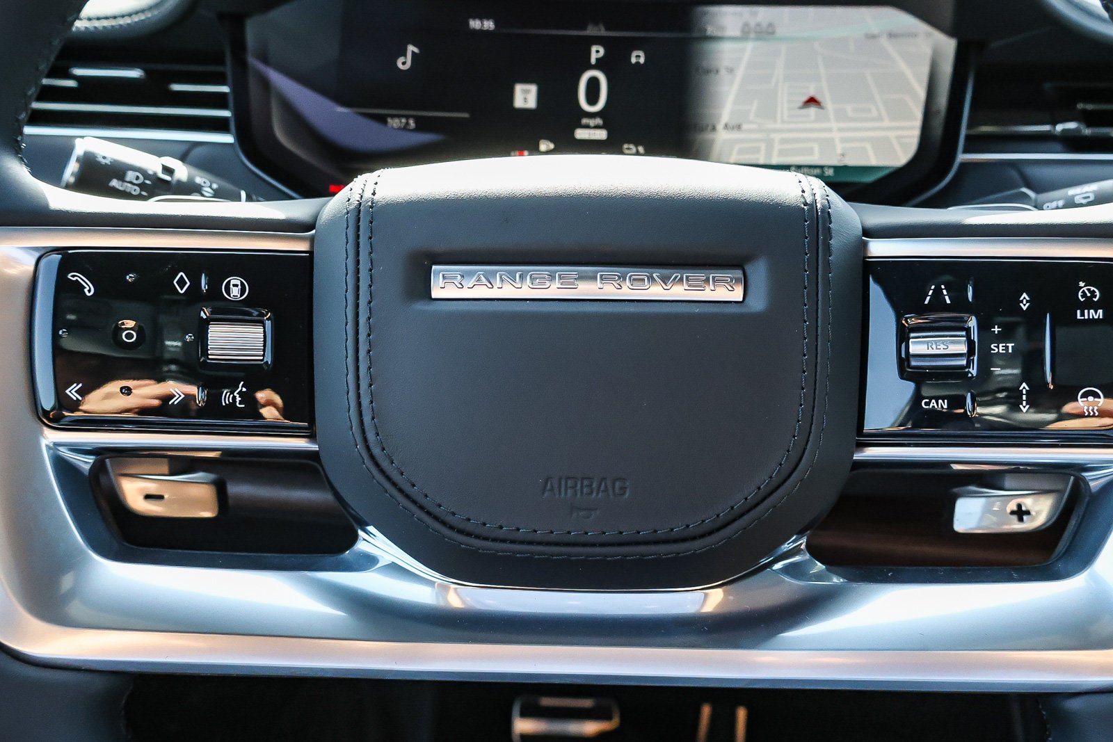 New 2026 Fuji White Land Rover SE image 28
