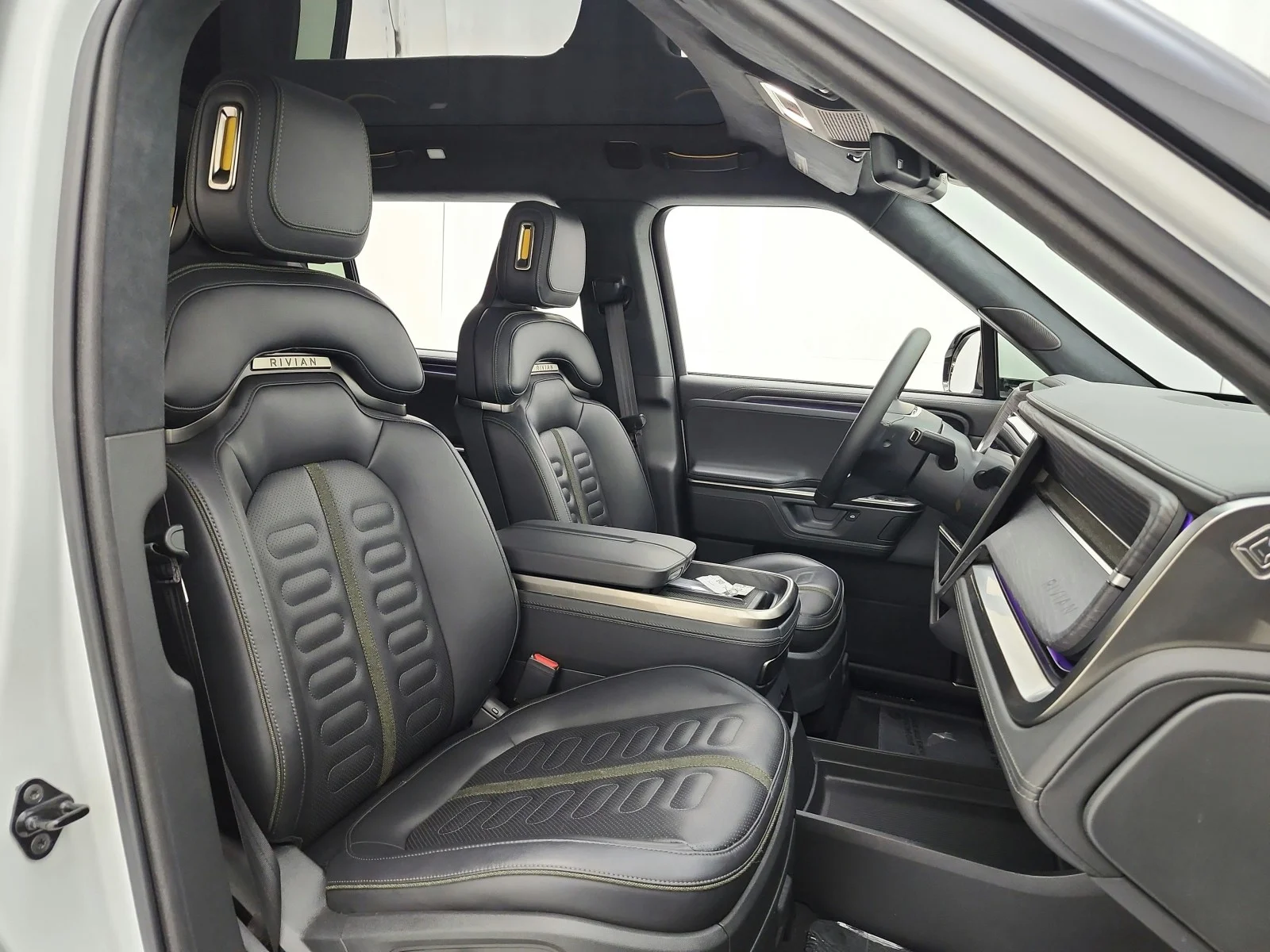 Used 2025 WHITE Rivian Adventure Dual-Motor Large Pack image 18