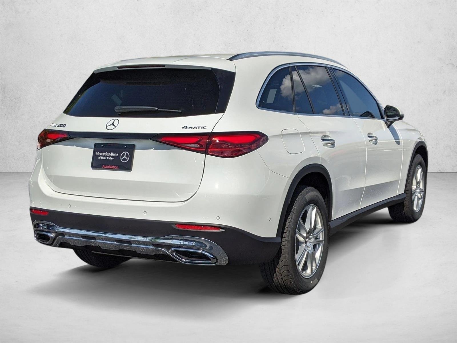 Certified Used 2026 Polar White Mercedes-Benz GLC 300 image 2