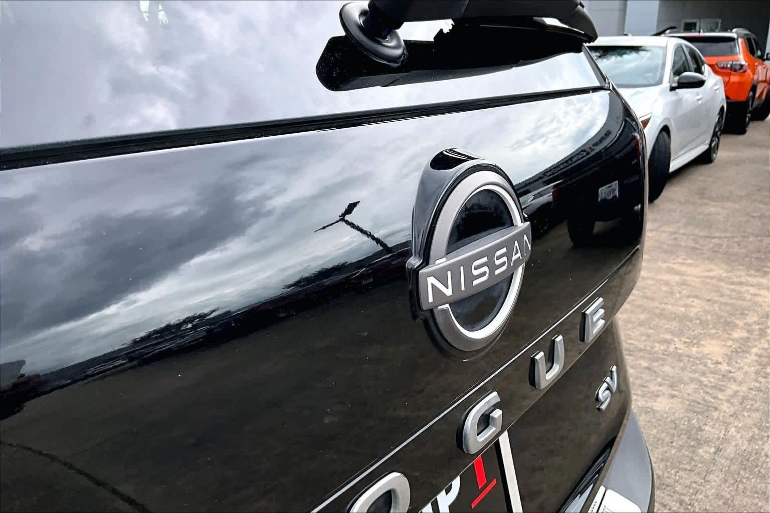 Used 2023 Super Black Nissan SV image 31