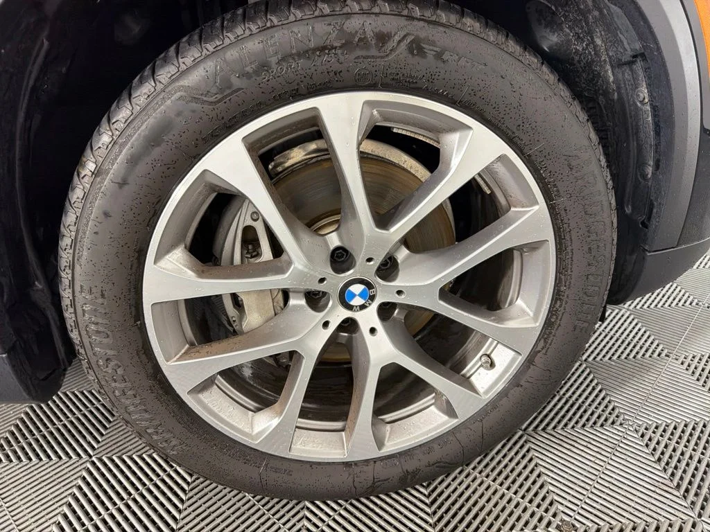Certified Used 2025 Black Sapphire Metallic BMW xDrive40i image 11