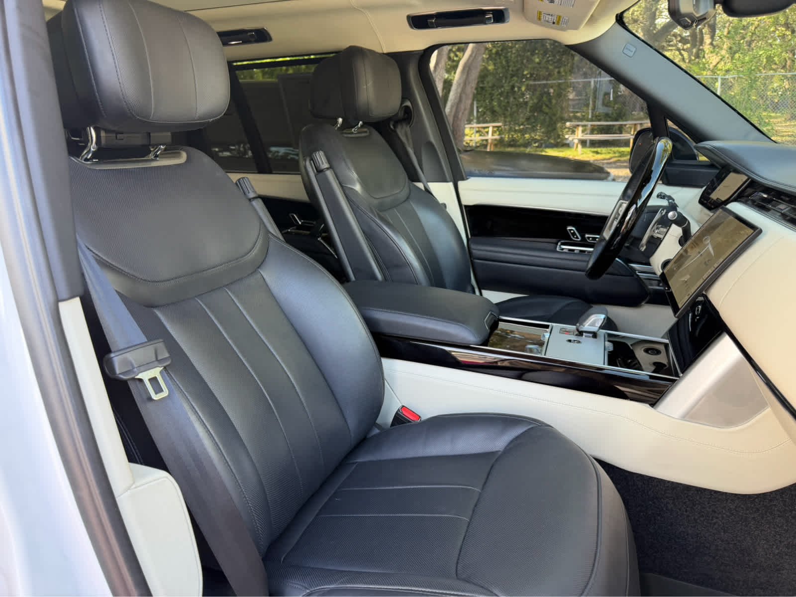 Certified Used 2024 Ostuni Pearl White Metallic Land Rover Autobiography image 14