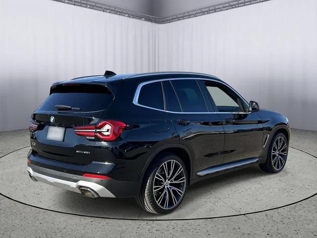 Used 2022 Jet Black BMW sDrive30i image 9