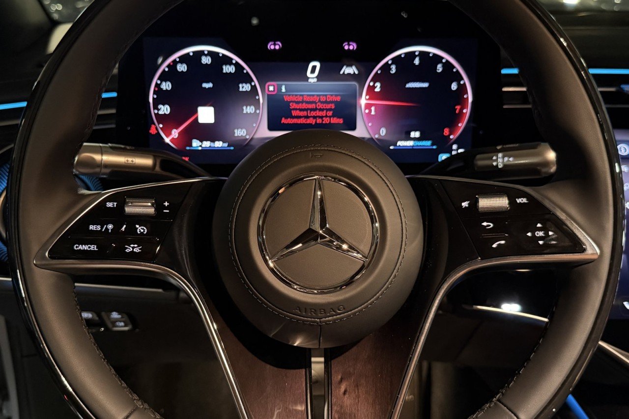 New 2027 MANUFAKTUR Moonlight White Metallic Mercedes-Benz Maybach S 580 4MATIC® Sedan image 20
