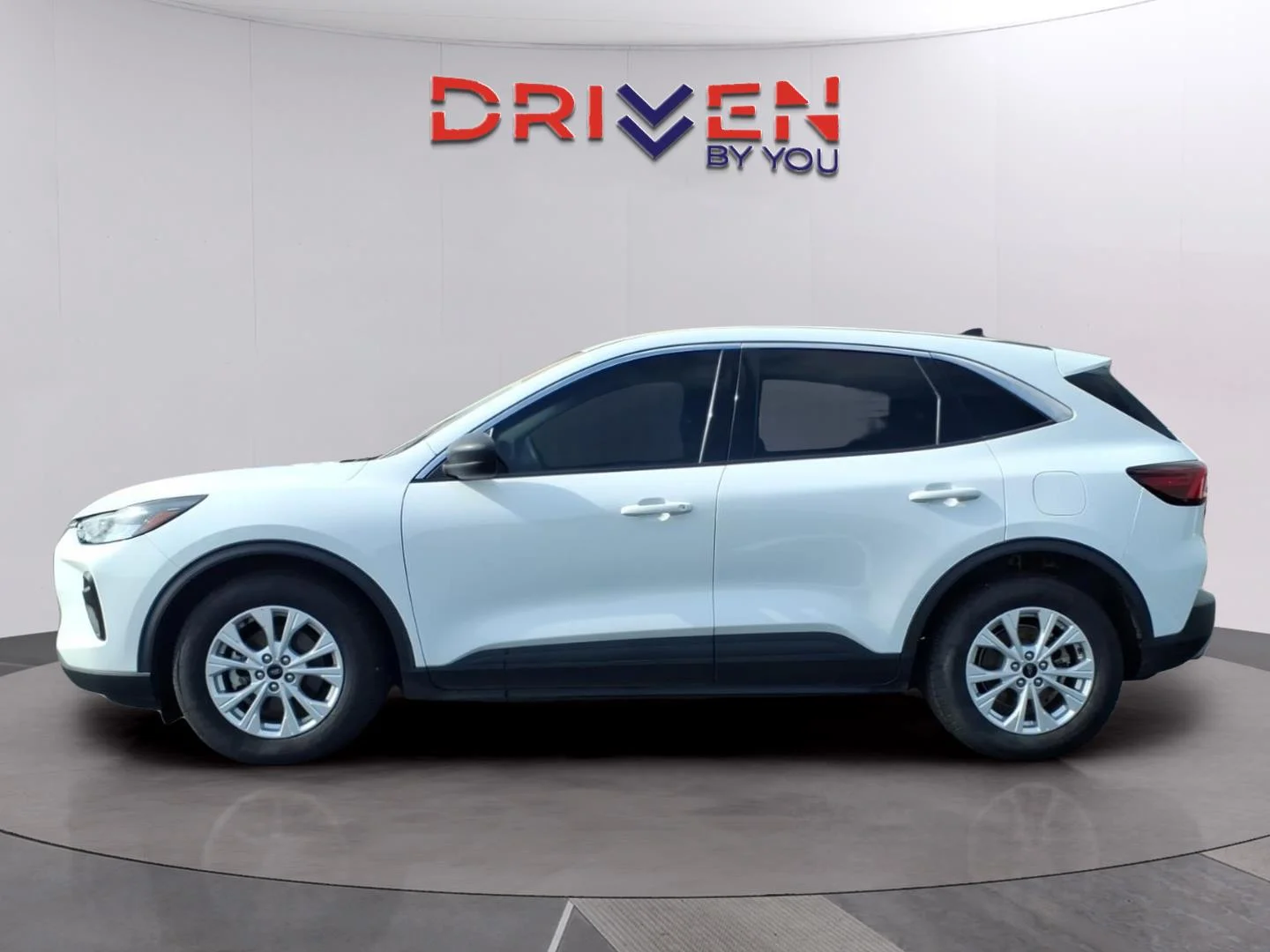 Used 2023 Oxford White Ford Active image 2