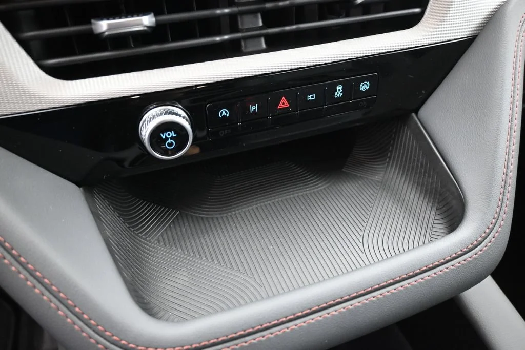 New 2027 Carbonized Gray Metallic Ford Active image 16