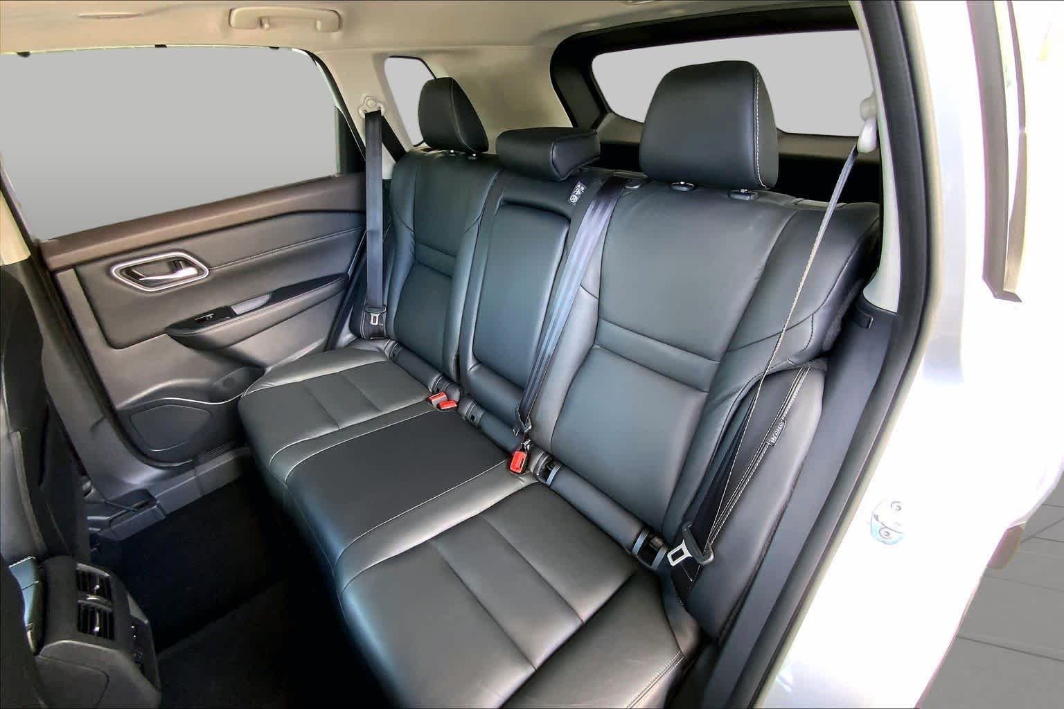 Used 2021 Brilliant Silver Metallic Nissan SL image 21