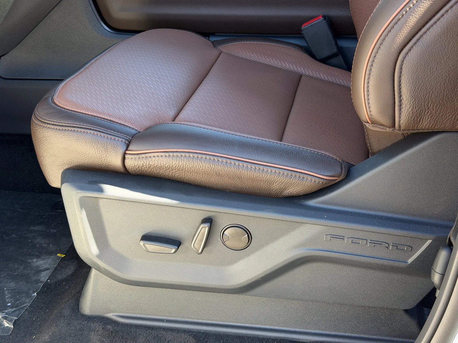 New 2027 Star White Metallic Tri-Coat Ford King Ranch image 27