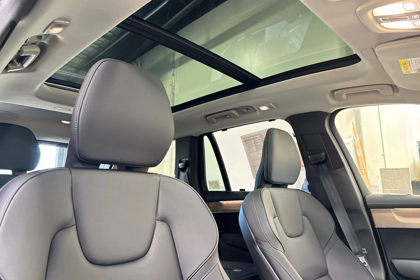 Certified Used 2025 Crystal White Pearl Volvo T8 (2025.5) Plus 7-Seater image 20
