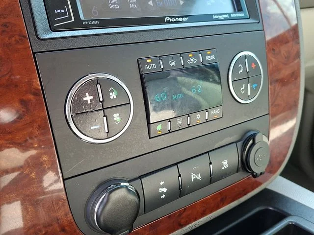 Used 2010 Black Chevrolet LT image 15