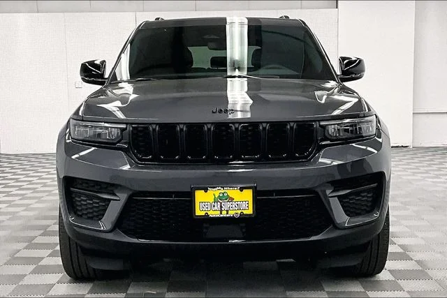 Used 2024 Baltic Gray Metallic Clearcoat Jeep Altitude X image 4