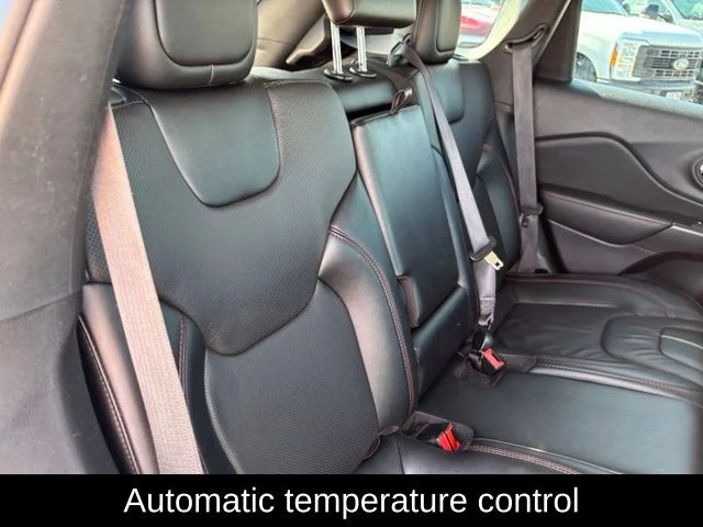 Used 2022 White Jeep Trailhawk image 22