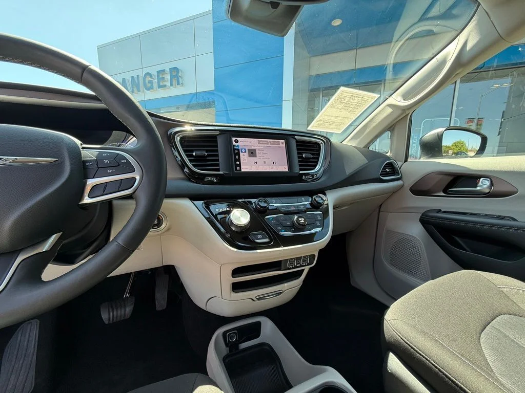 Used 2023 Black Chrysler LX image 23