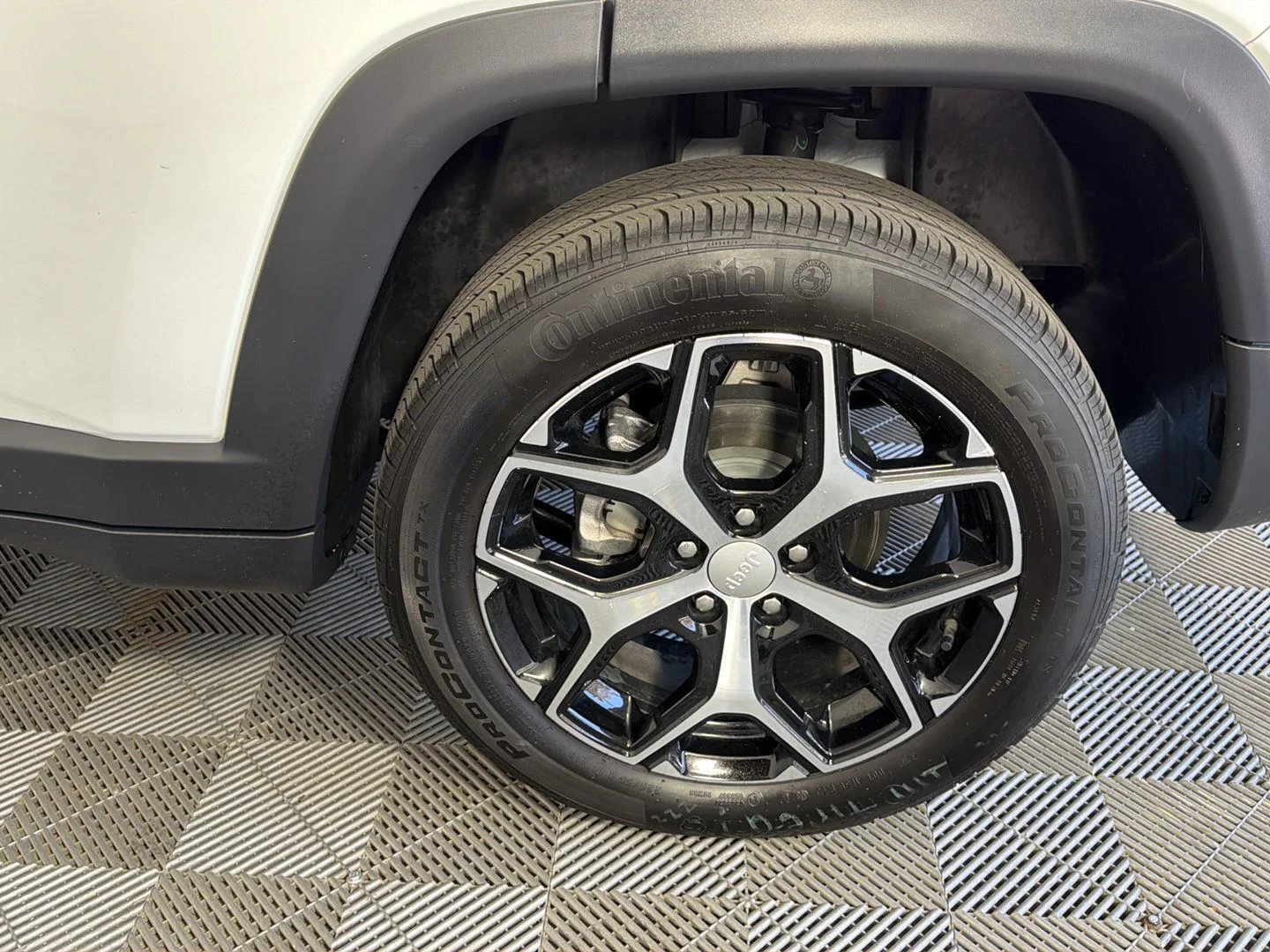 Used 2024 Bright White Clearcoat Jeep Limited image 15