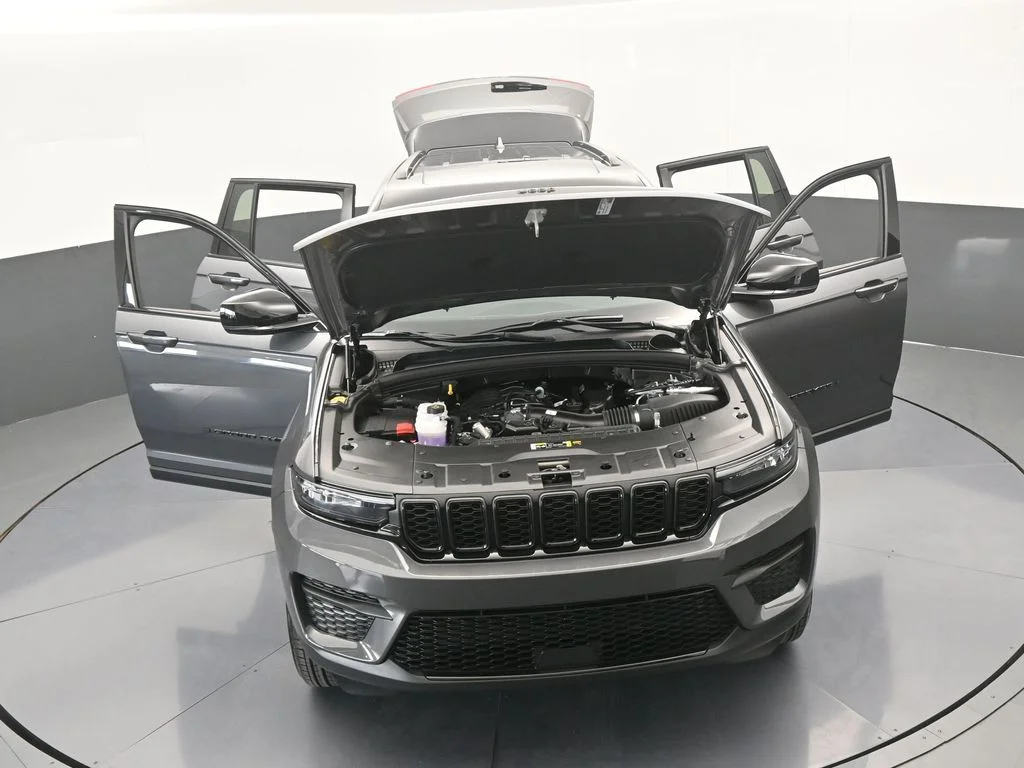 New 2025 Baltic Gray Metallic Clear-Coat Exterior Paint Jeep Altitude X image 63