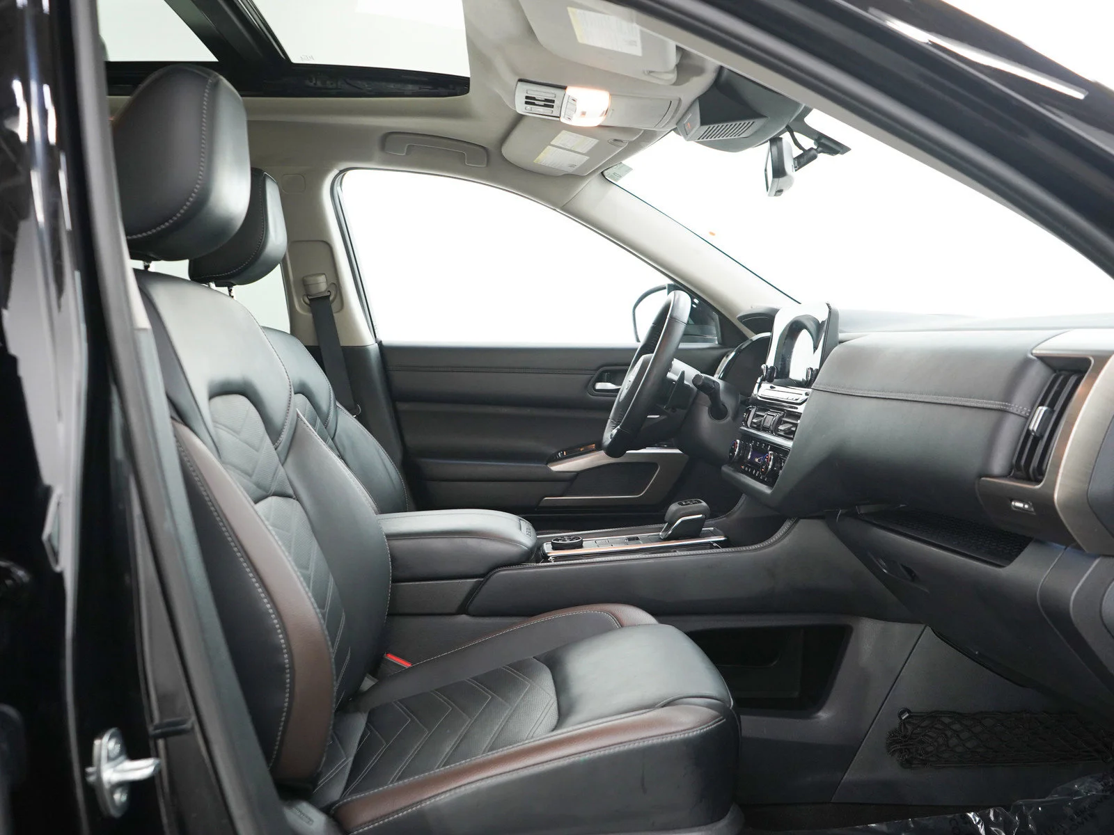 Used 2023 Super Black Nissan Platinum image 12