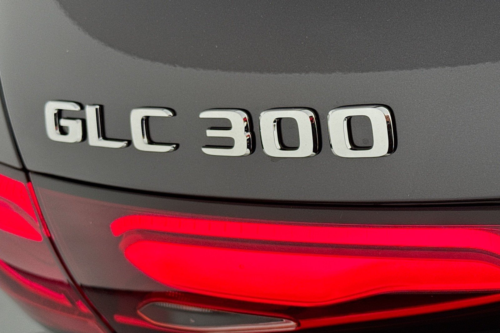 New 2026 Graphite Grey Metallic Mercedes-Benz GLC 300 SUV image 4