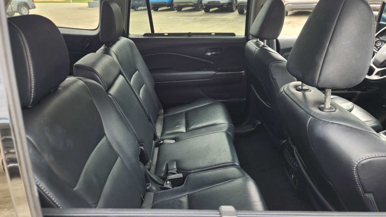 Used 2020 Black Honda Touring 8-Passenger image 13