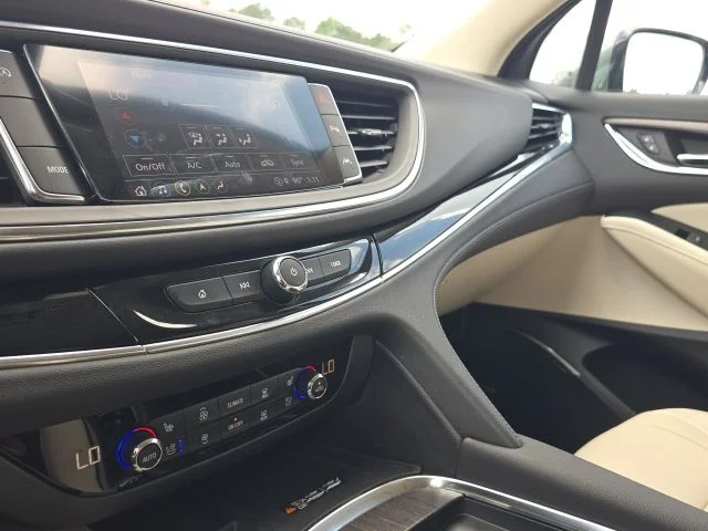 Used 2023 Green Buick Avenir image 31