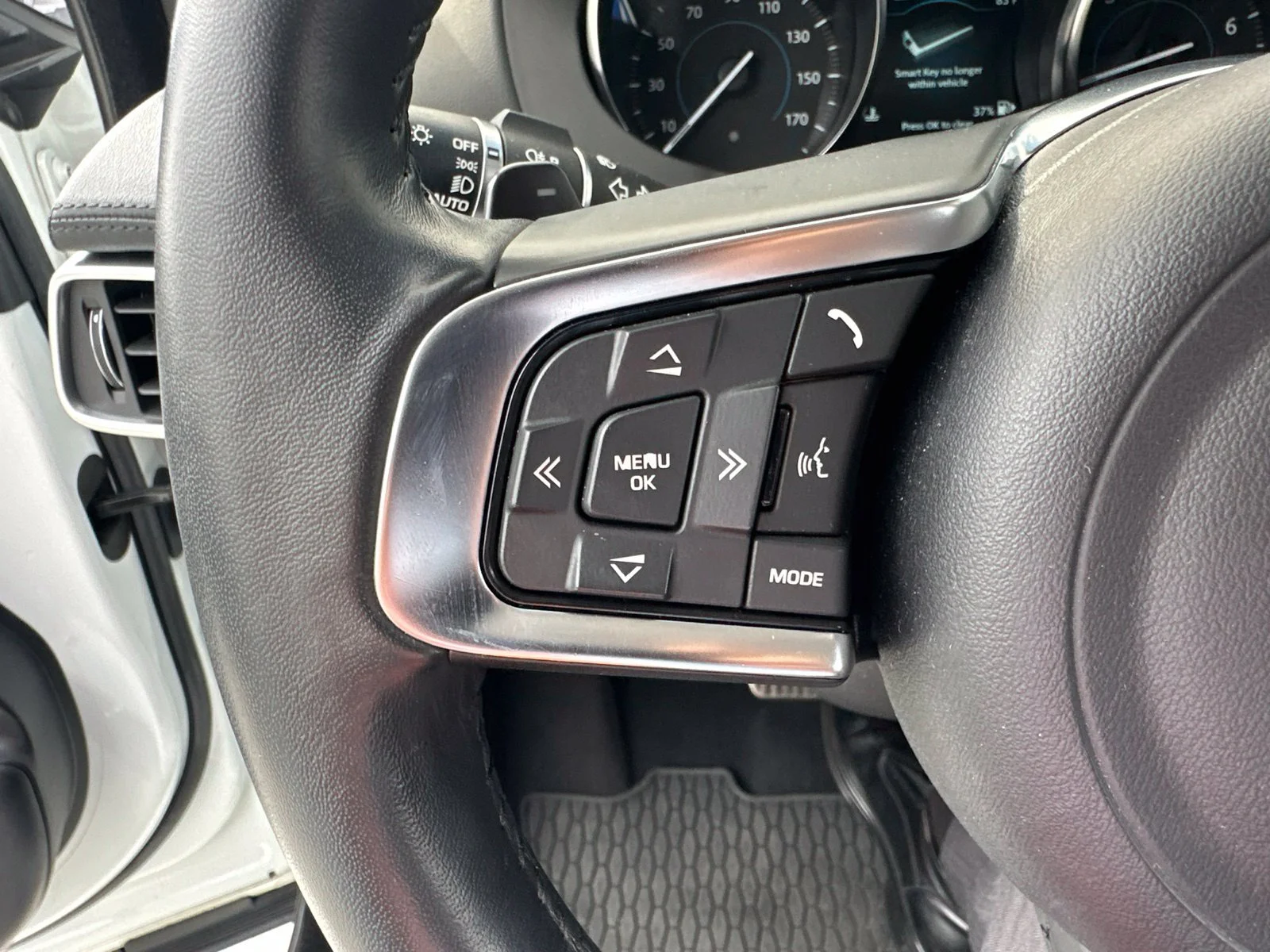 Used 2019 White Jaguar 25t Prestige image 23