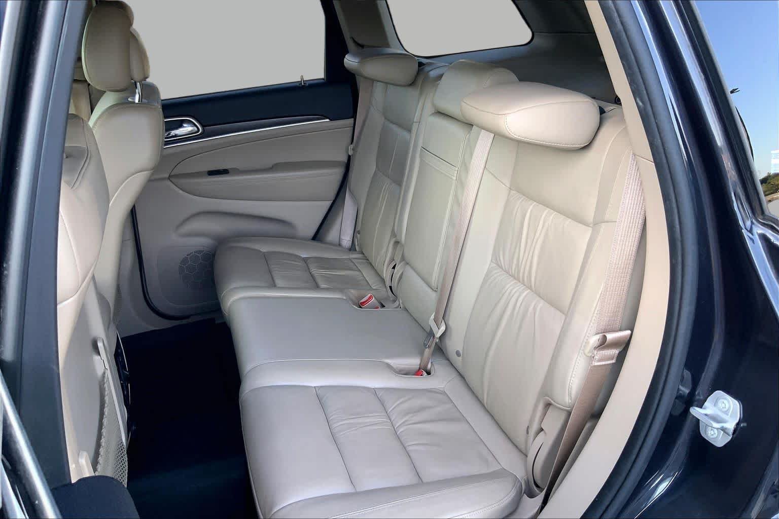 Used 2015 Maximum Steel Metallic Clearcoat Jeep Limited image 20