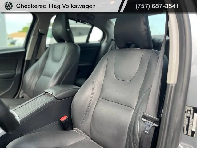 Used 2017 Bright Silver Metallic Volvo T5 image 20