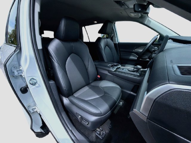 Used 2026 Pearl Toyota XLE image 14