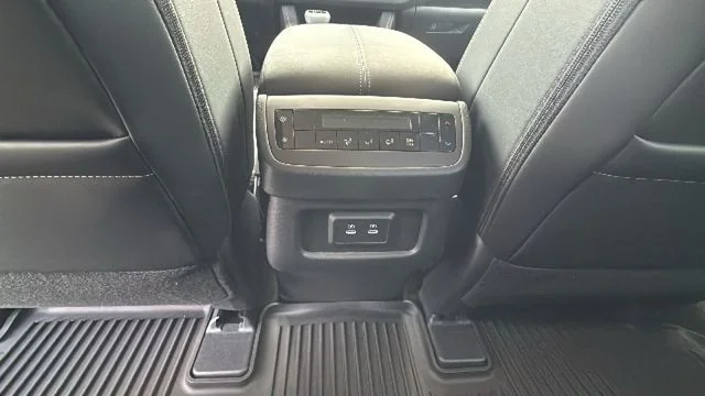 2026 Nissan Pathfinder SL - Photo 25
