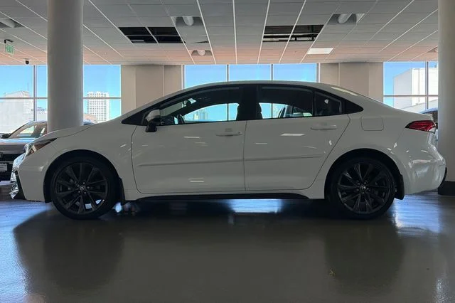 Used 2024 Ice Cap Toyota SE image 10