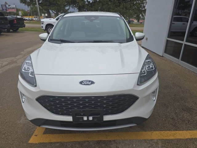 2020 Ford Escape Titanium Hybrid photo 3