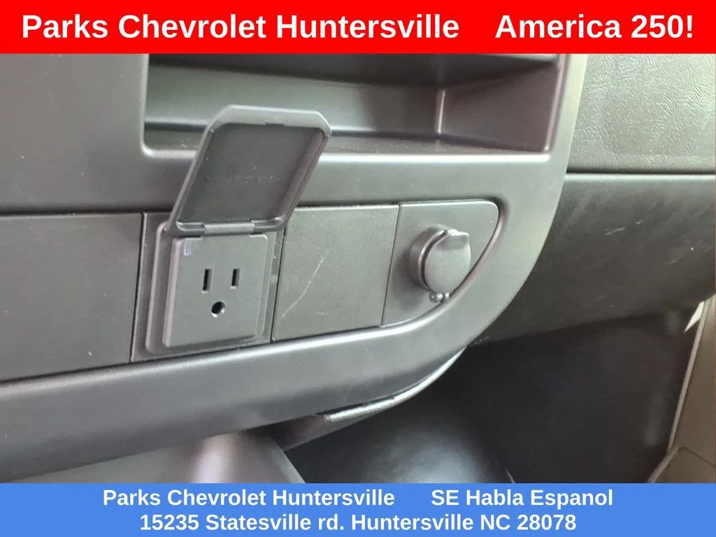 New 2026 Summit White Chevrolet WT image 9